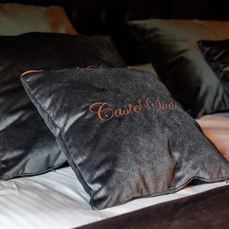 Castelsuites לינה וארוחת בוקר