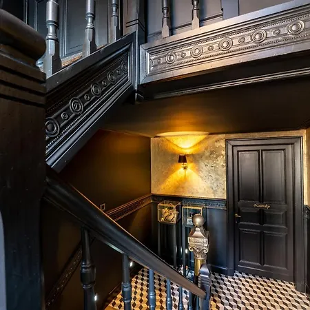 Castelsuites Bed & Breakfast *