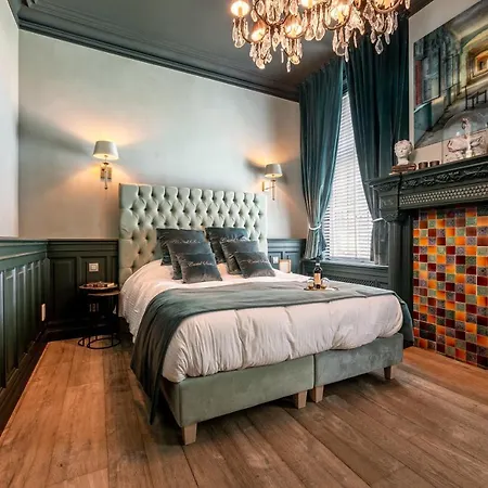 לינה וארוחת בוקר Castelsuites ברוז'